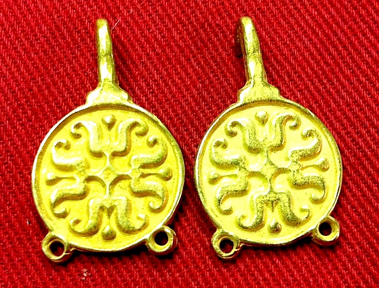 Hooked tags for winingas, Round, 9th-early 12th C, copper alloy - Click Image to Close
